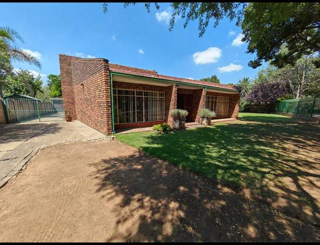 4 BEDROOM HOUSE FOR SALE IN VANDERBIJLPARK SW 2